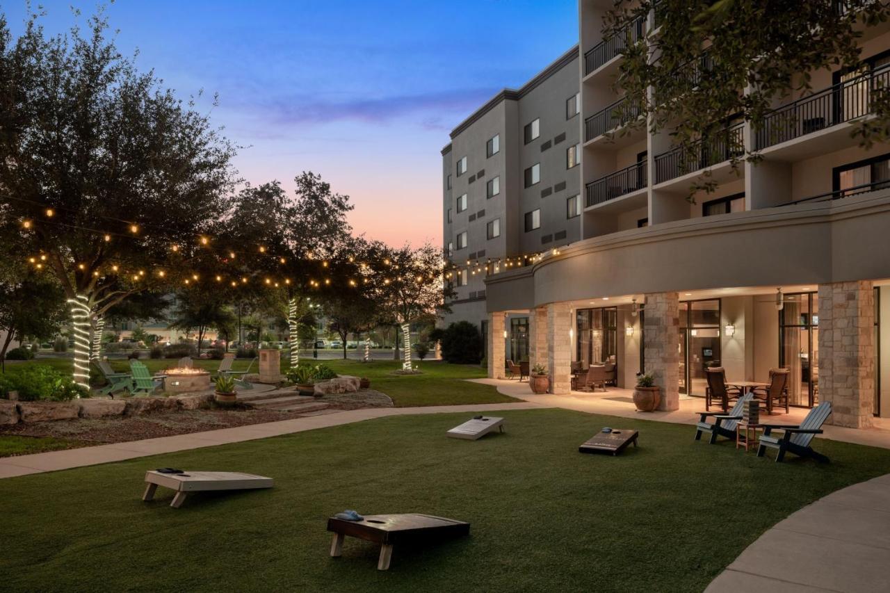 Courtyard By Marriott San Antonio Six Flags At The Rim Hotel Exterior foto