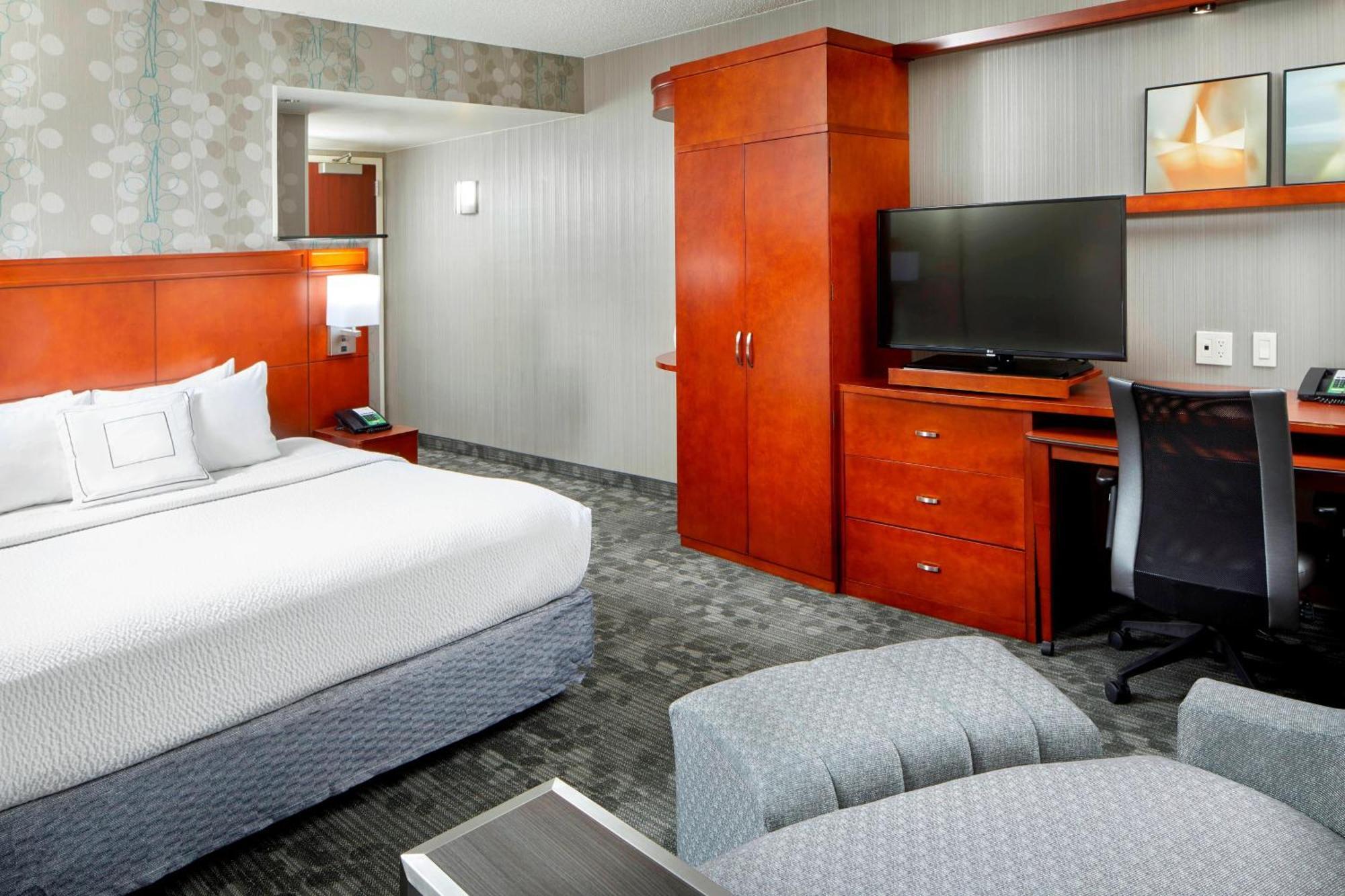 Courtyard By Marriott San Antonio Six Flags At The Rim Hotel Exterior foto