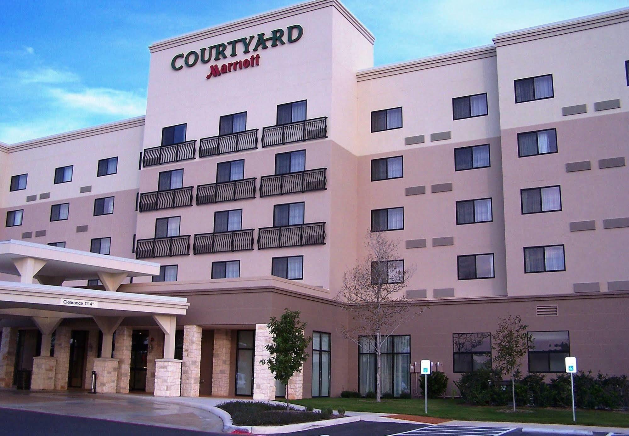 Courtyard By Marriott San Antonio Six Flags At The Rim Hotel Exterior foto